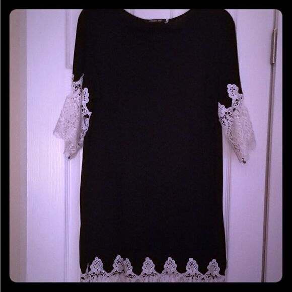 Losorn Zpy | Black & White Lace Dress - Picture 1 of 5